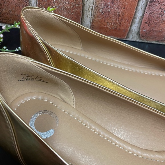 Women’s Comfort Ballet Kavn Flats - Picture 5 of 9